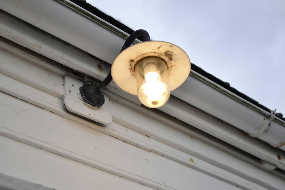 How to Replace Outside Security Light: A Safe, Foolproof DIY Guide (Even If You’ve Never Touched a Wire)