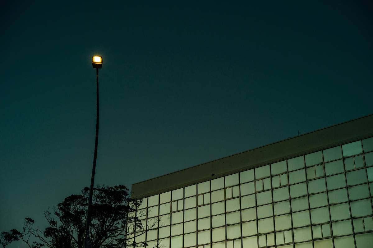 Fitting Wall Mounted Outside Security Lights: Your No-Nonsense Guide to Smarter Home Defense
